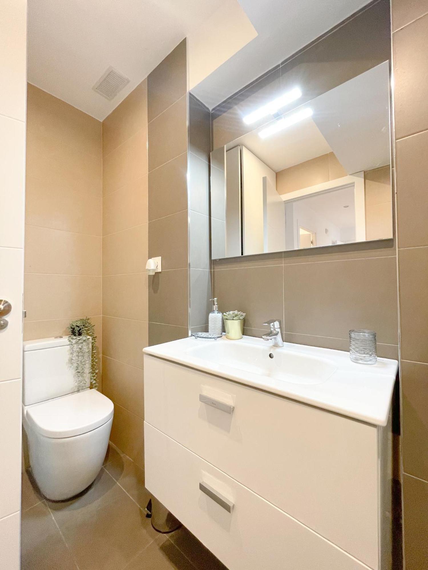 Moderno Apartamento Plz De La Merced Málaga Esterno foto