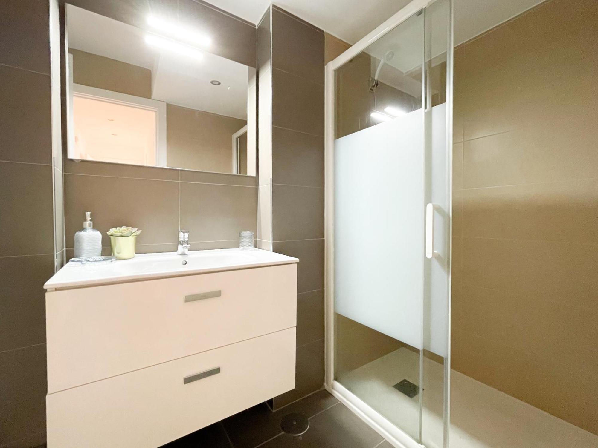 Moderno Apartamento Plz De La Merced Málaga Esterno foto
